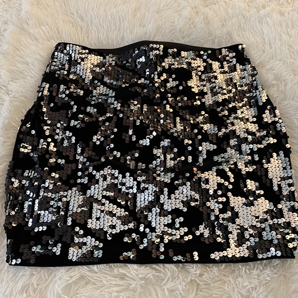 Express sequin skirt medium